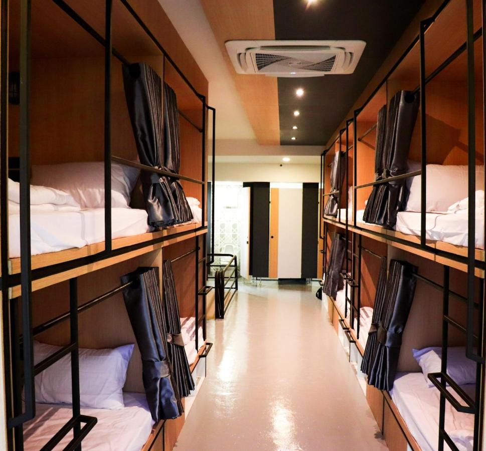 W2 Hostel Чиангмай Екстериор снимка