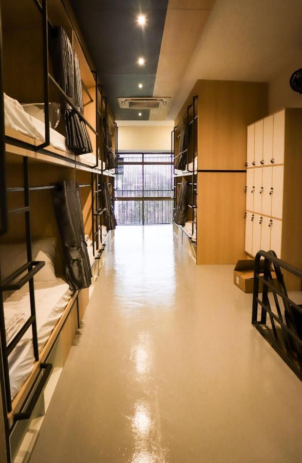 W2 Hostel Чиангмай Екстериор снимка