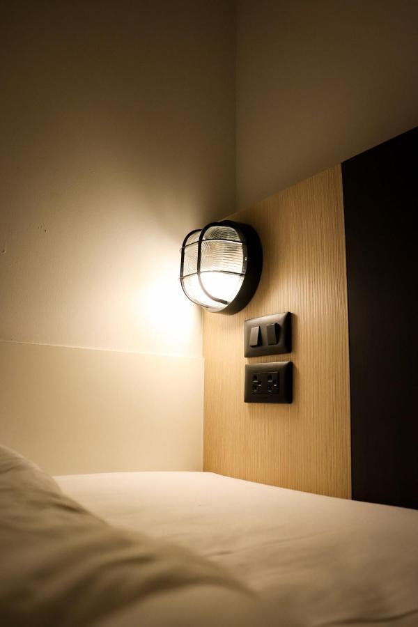 W2 Hostel Чиангмай Екстериор снимка