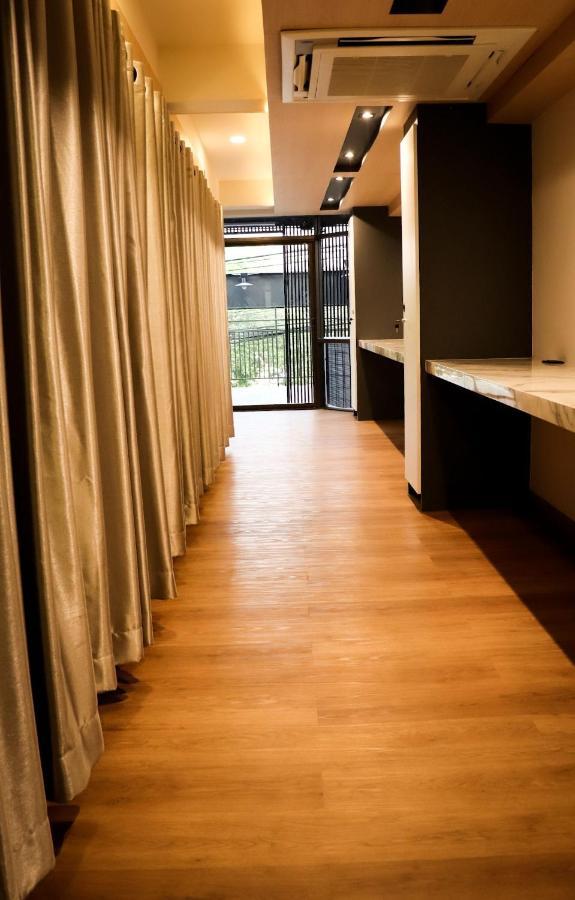 W2 Hostel Чиангмай Екстериор снимка