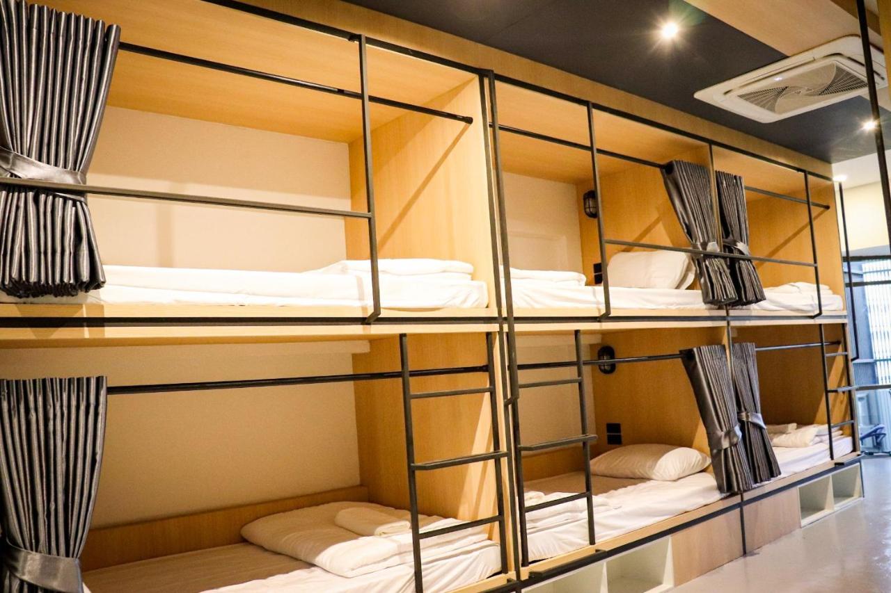W2 Hostel Чиангмай Екстериор снимка