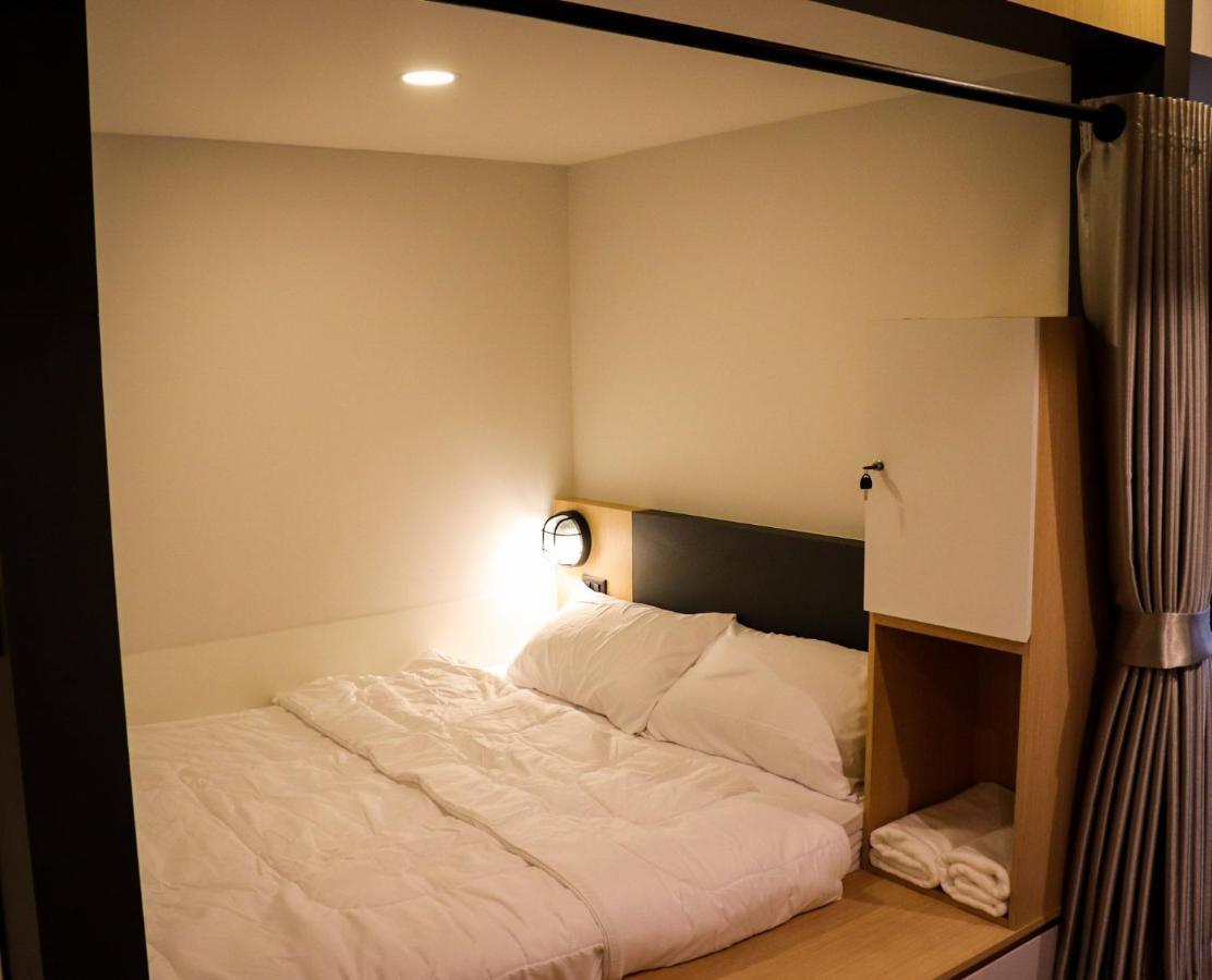 W2 Hostel Чиангмай Екстериор снимка